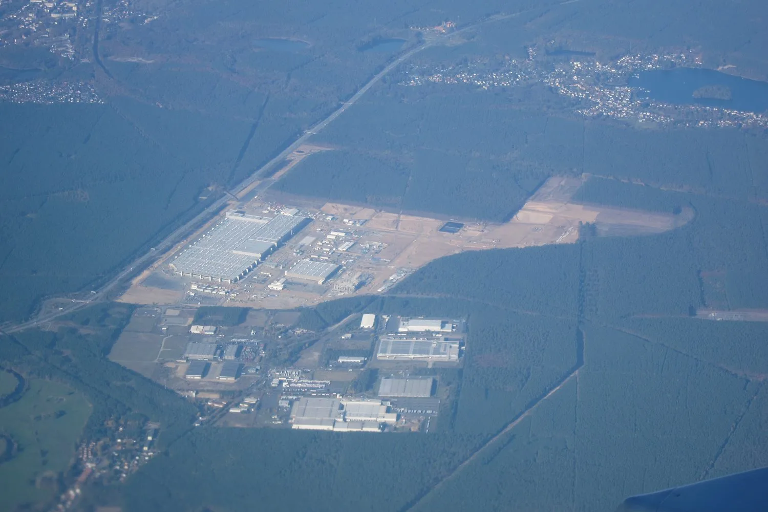 Тематическая иллюстрация: строительство Tesla Gigafactory Berlin-Brandenburg в 2021 году